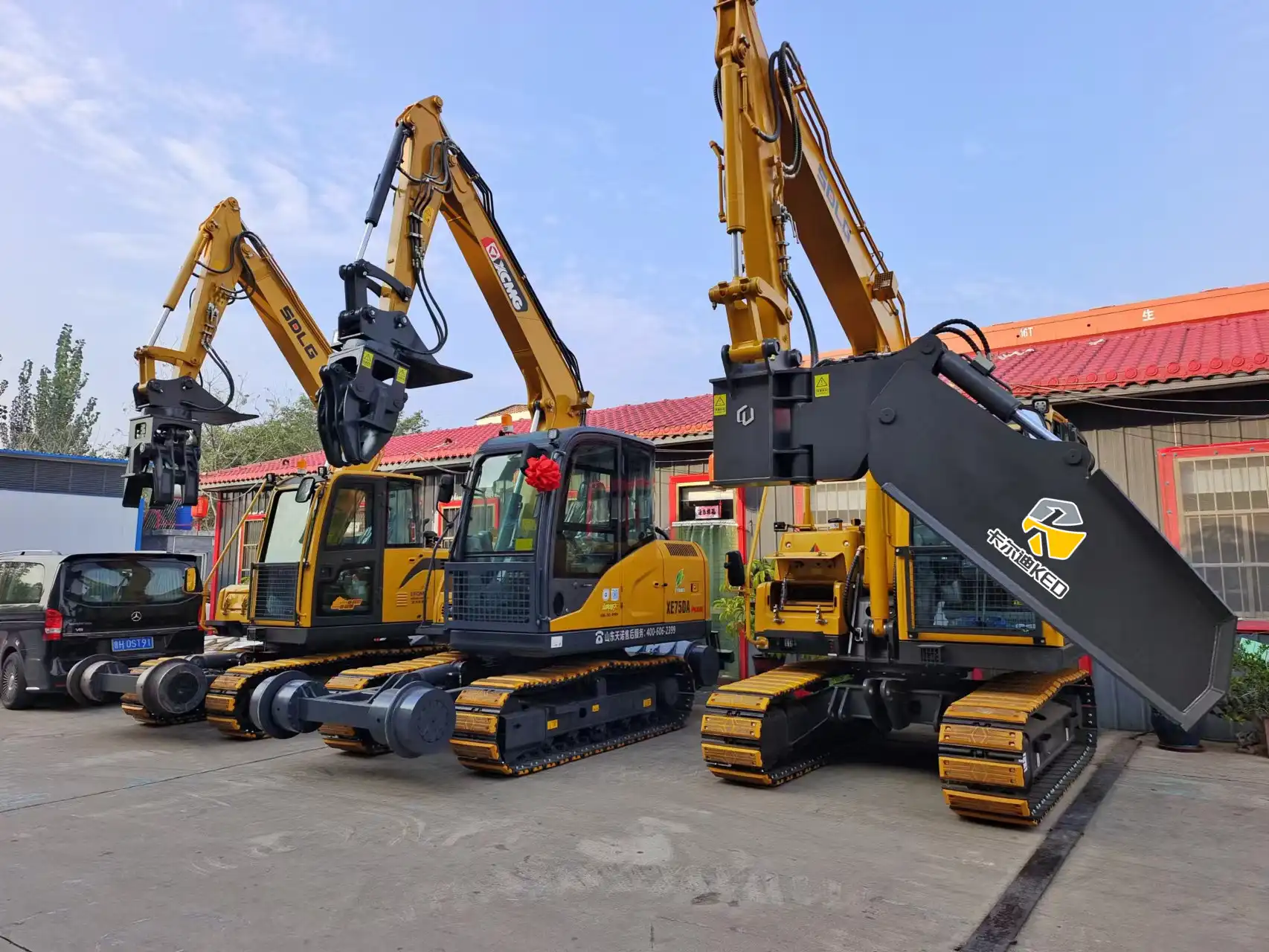 What is the track gauge of the excavator railway slope cleaning machine? 